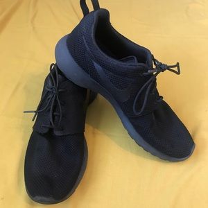 All black nike sneakers